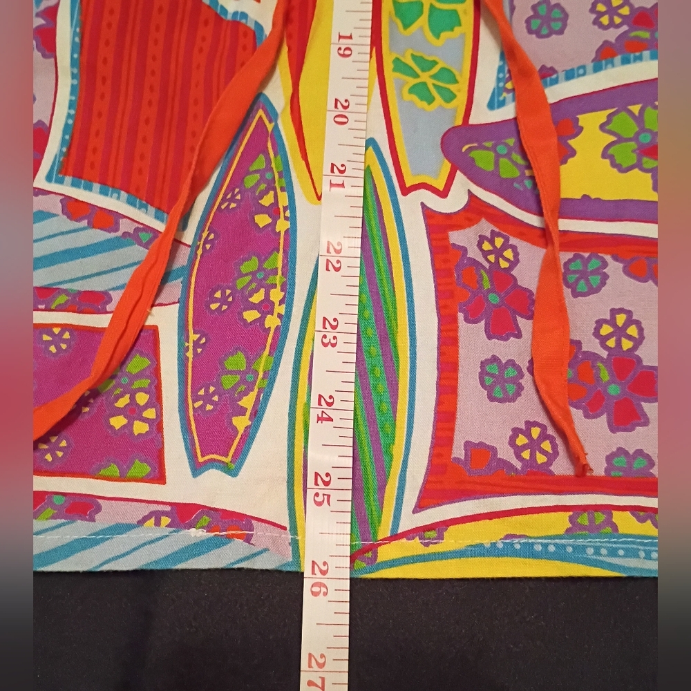 Dickies XS V-Neck Scrub Top | Vibrant Retro Abstract Floral | 2 Pockets - Picture 9 of 9